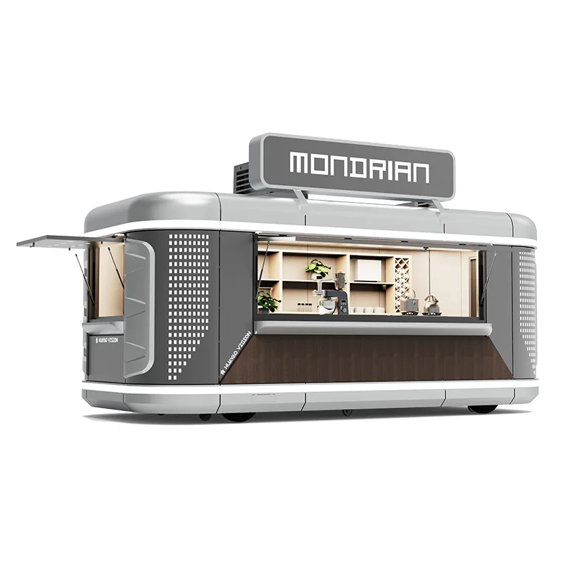 کامیون مواد غذایی در فضای باز